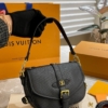 Túi Louis Vuitton Saumur BB Black Epi Leather 18 Túi Louis Vuitton Saumur BB Black Epi Leather Màu Đen