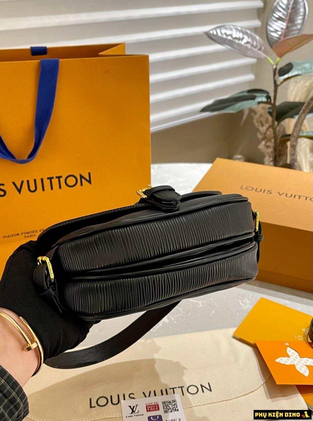 Túi Louis Vuitton Saumur BB Black Epi Leather 7 Túi Louis Vuitton Saumur BB Black Epi Màu Đen
