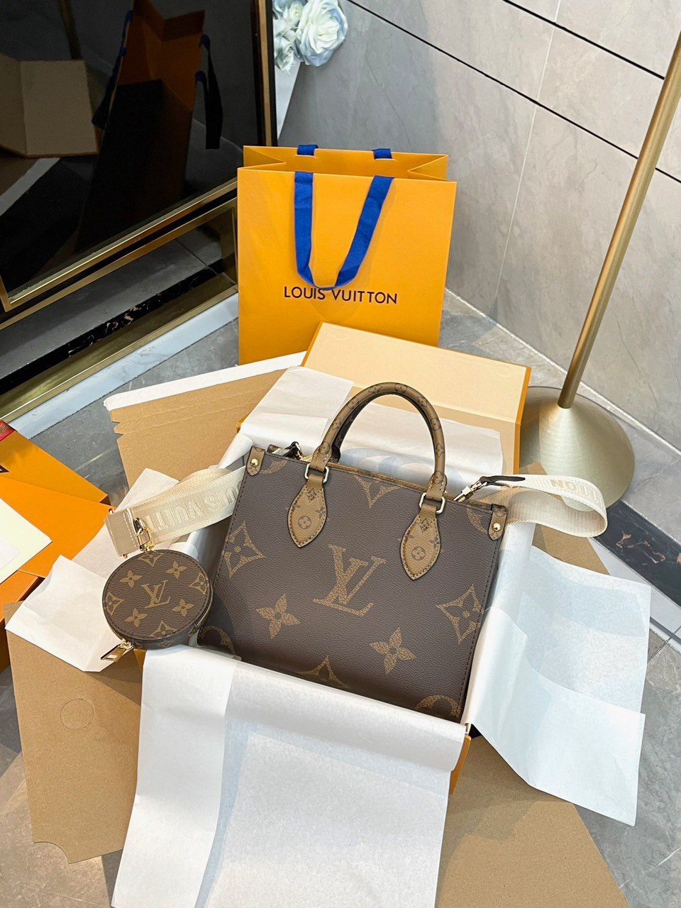 Túi Louis Vuitton LV OnTheGo Monogram Reverse Nâu 4 Túi LV Onthego PM Monogram Reverse Nâu