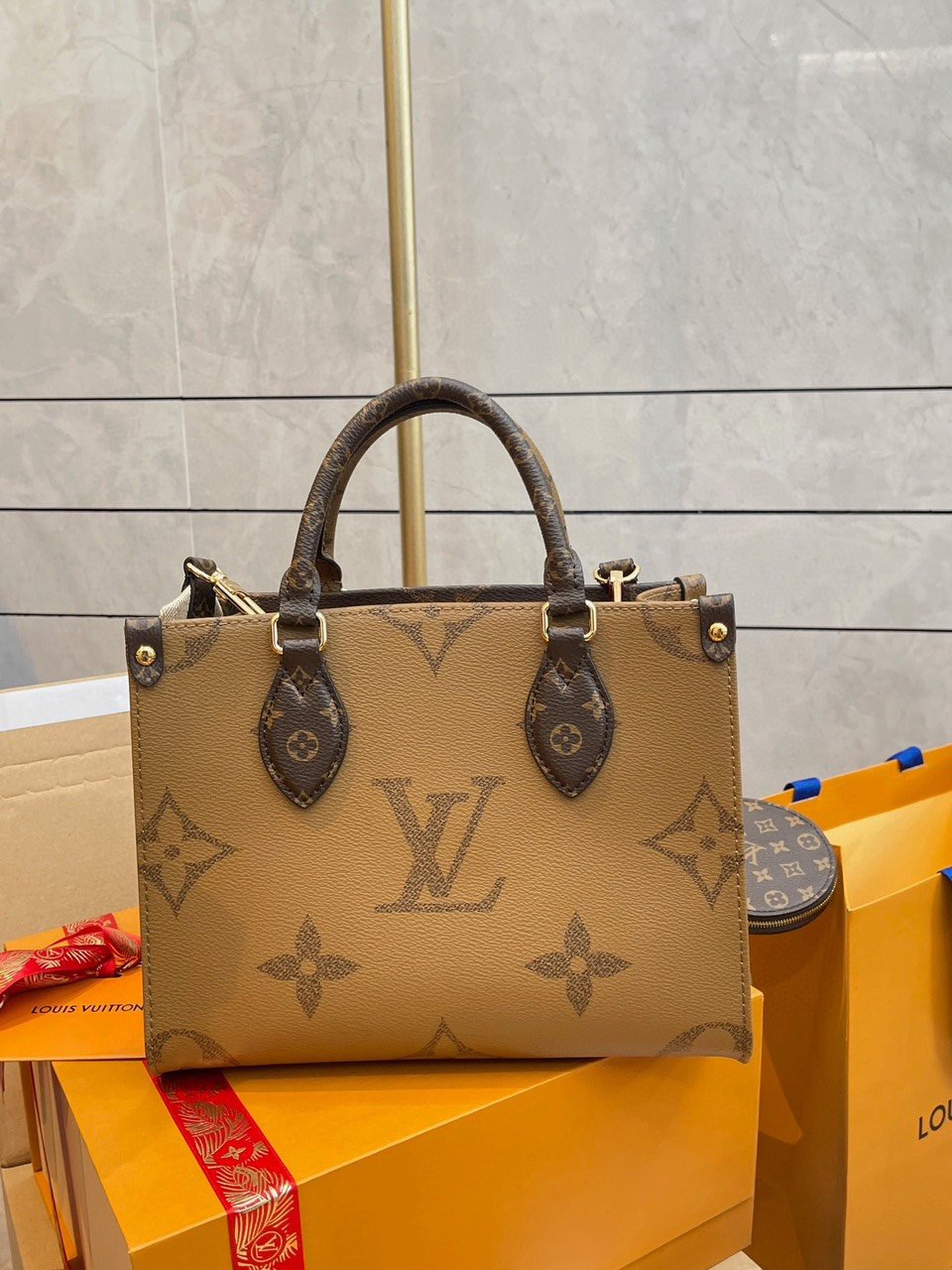 Túi Louis Vuitton LV OnTheGo Monogram Reverse Nâu 5 Túi LV Onthego PM Monogram Reverse Yellow