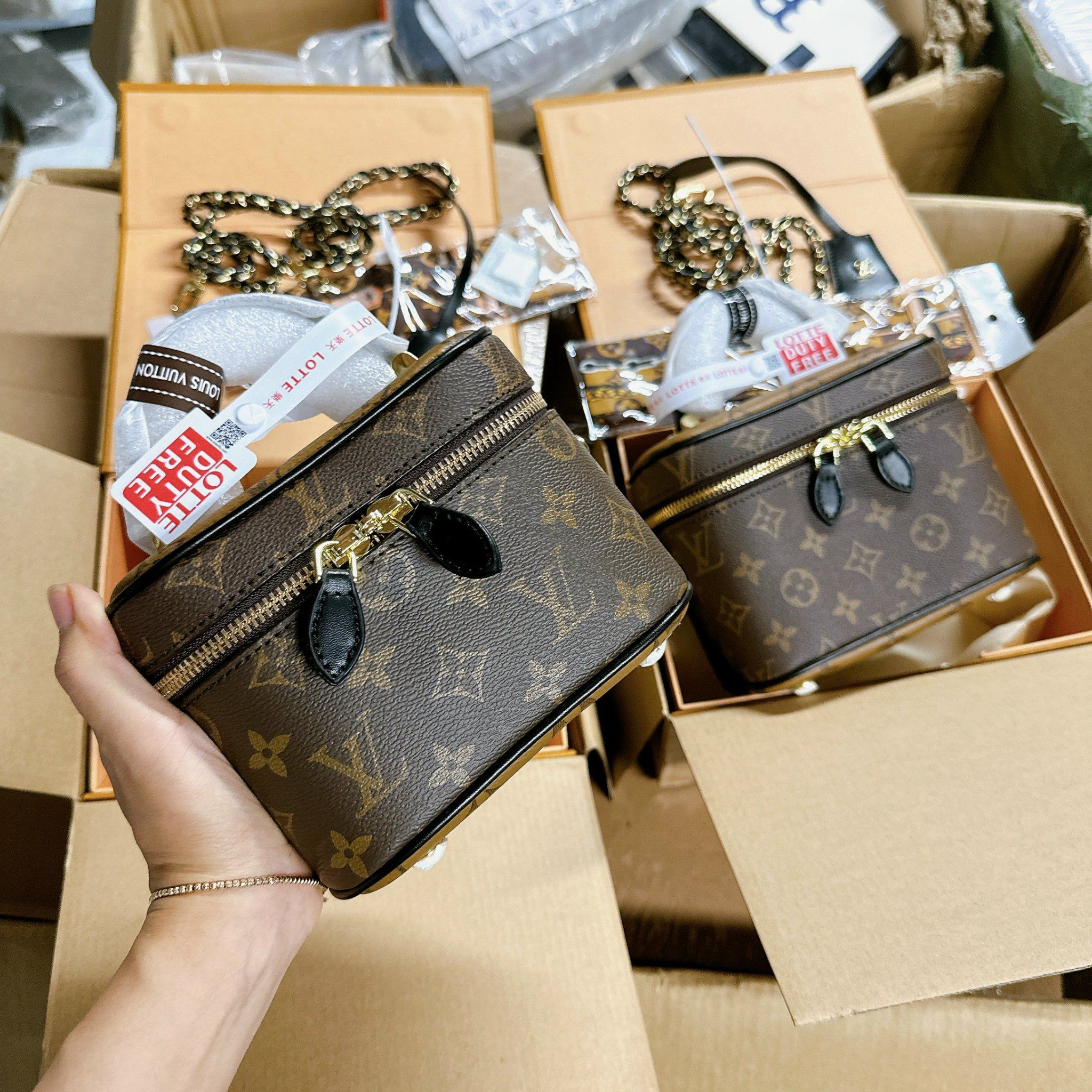 Túi Louis Vuitton Vanity PM Nâu Họa Tiết Monogram 5 Túi LV Vanity PM Monogram Màu Nâu