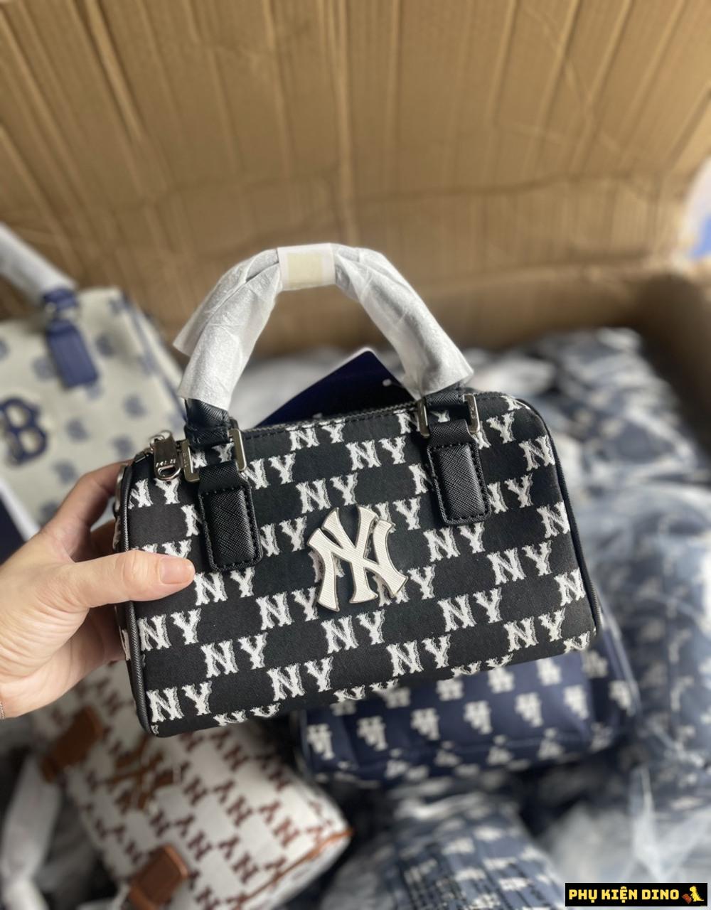 Túi MLB Classic Monogram Jacquard Boston Bag New York Yankees 12 Túi MLB Classic Monogram Jacquard Boston Bag New York Yankees Black