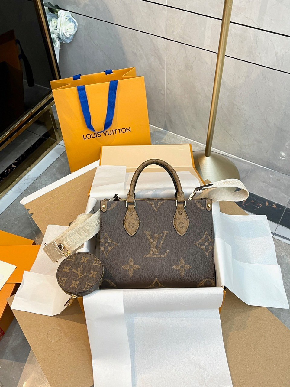 Túi Nữ Louis Vuitton OnTheGo PM Tote Bag Monogram Reverse
