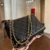 Túi Chanel Black Khóa Vàng Viền Xích Đáy