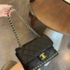 Túi Xách Tay Chanel Viền Xích Đáy Khóa Vàng Size 22 21 Túi Chanel Black Viền Xích Đáy Size 22