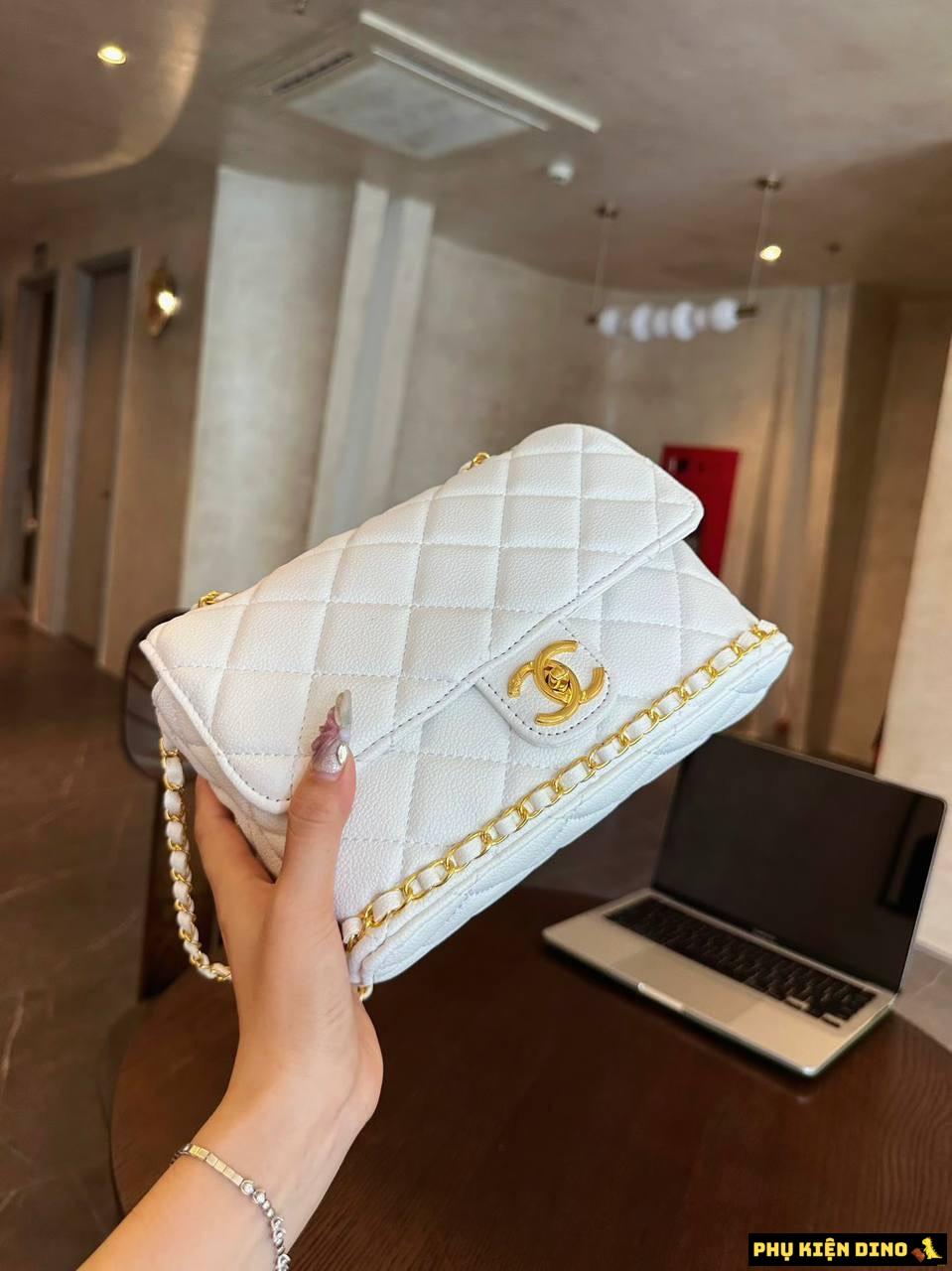 Túi Xách Tay Chanel Viền Xích Đáy Khóa Vàng Size 22 6 Túi Chanel White Khóa Vàng Viền Xích Đáy màu Trắng Size 22