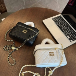 Túi Cốp Trống Miu Miu 2 Màu Đen Trắng Size 20