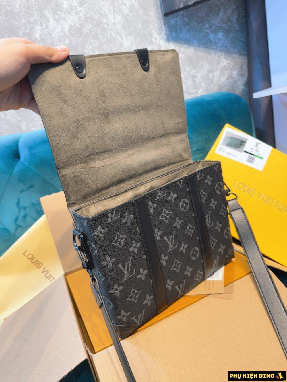 Túi Đeo Vai Nam Louis Vuitton LV Trunk Messenger Size 25 M45727 8 Túi Đeo Vai Nam Louis Vuitton LV Trunk Messenger Đen Chữ Xám