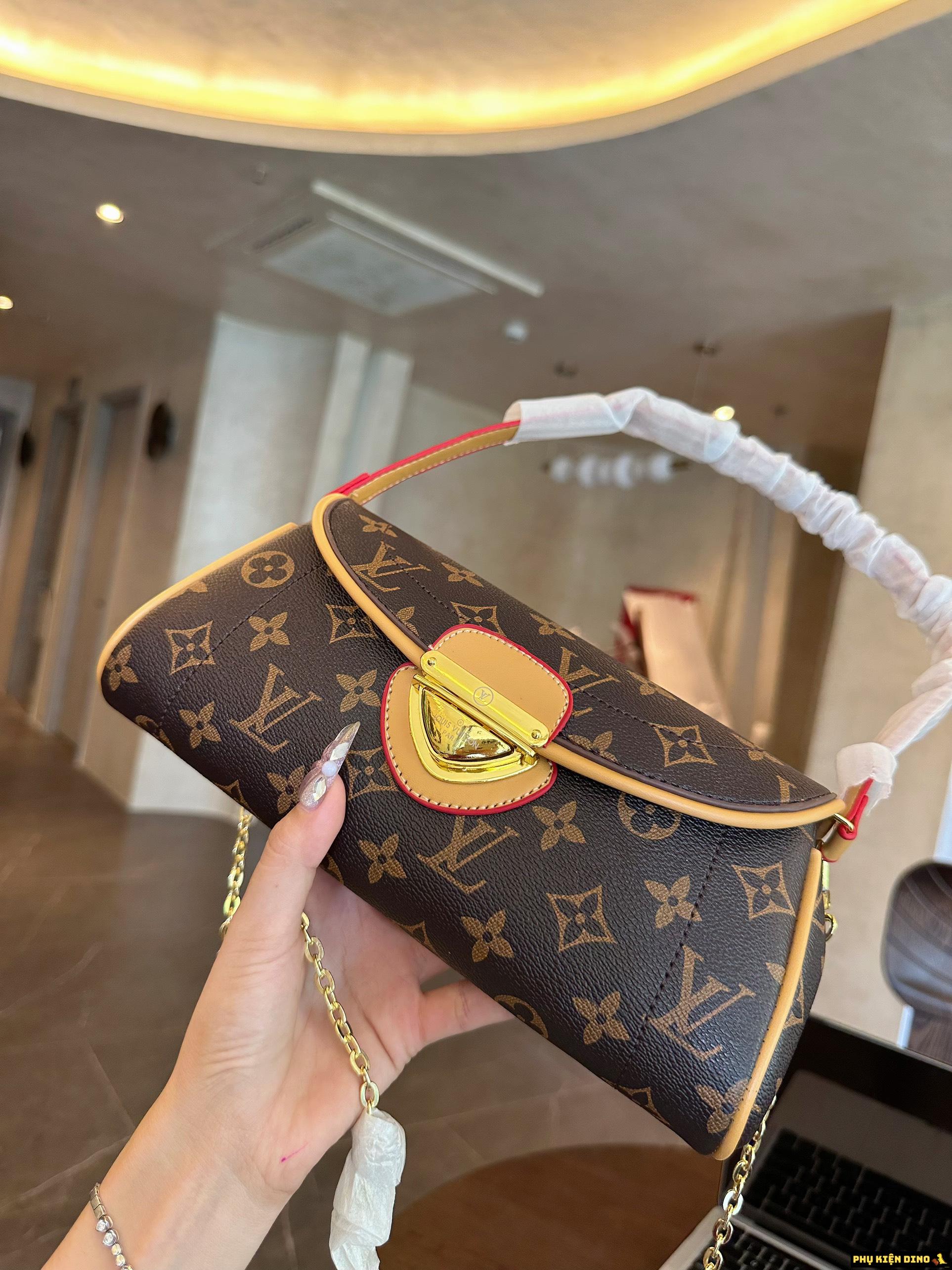 Túi Louis Vuitton LV Brown Monogram Beverly Pochette 2EC27AC340B0ACGS 10 Túi Louis Vuitton Brown Monogram Beverly Pochette