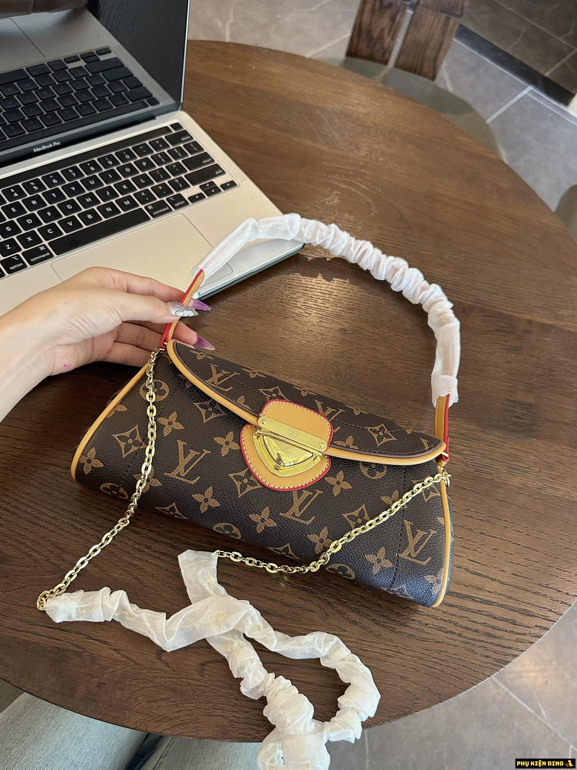 Túi Louis Vuitton LV Brown Monogram Beverly Pochette 2EC27AC340B0ACGS 4 Túi Louis Vuitton Nâu Mini
