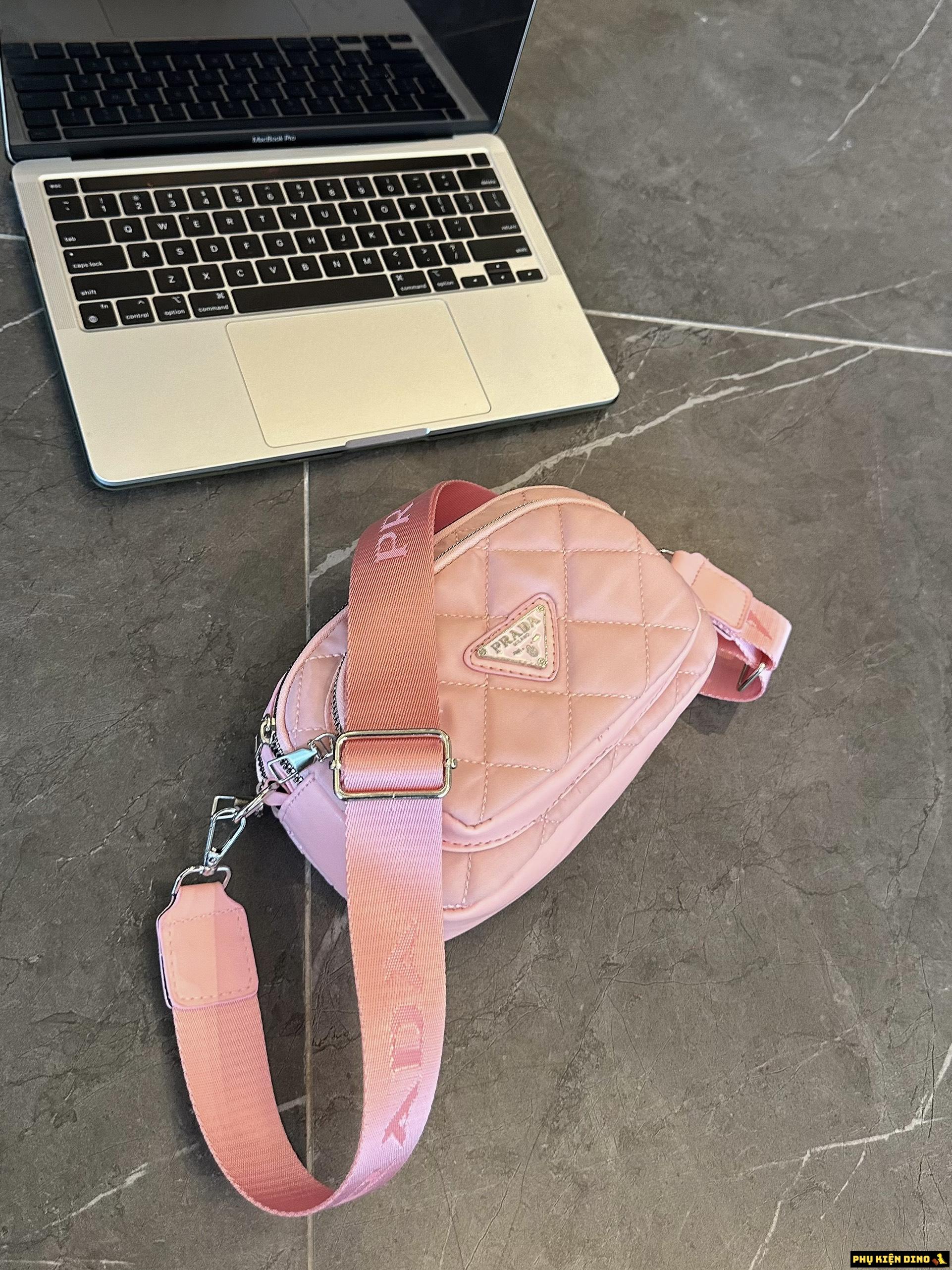Túi Prada 3 Ngăn Ô Trám Dù Màu Hồng Đen 8 Túi Prada 3 Ngăn Ô Trám Dù Màu Hồng