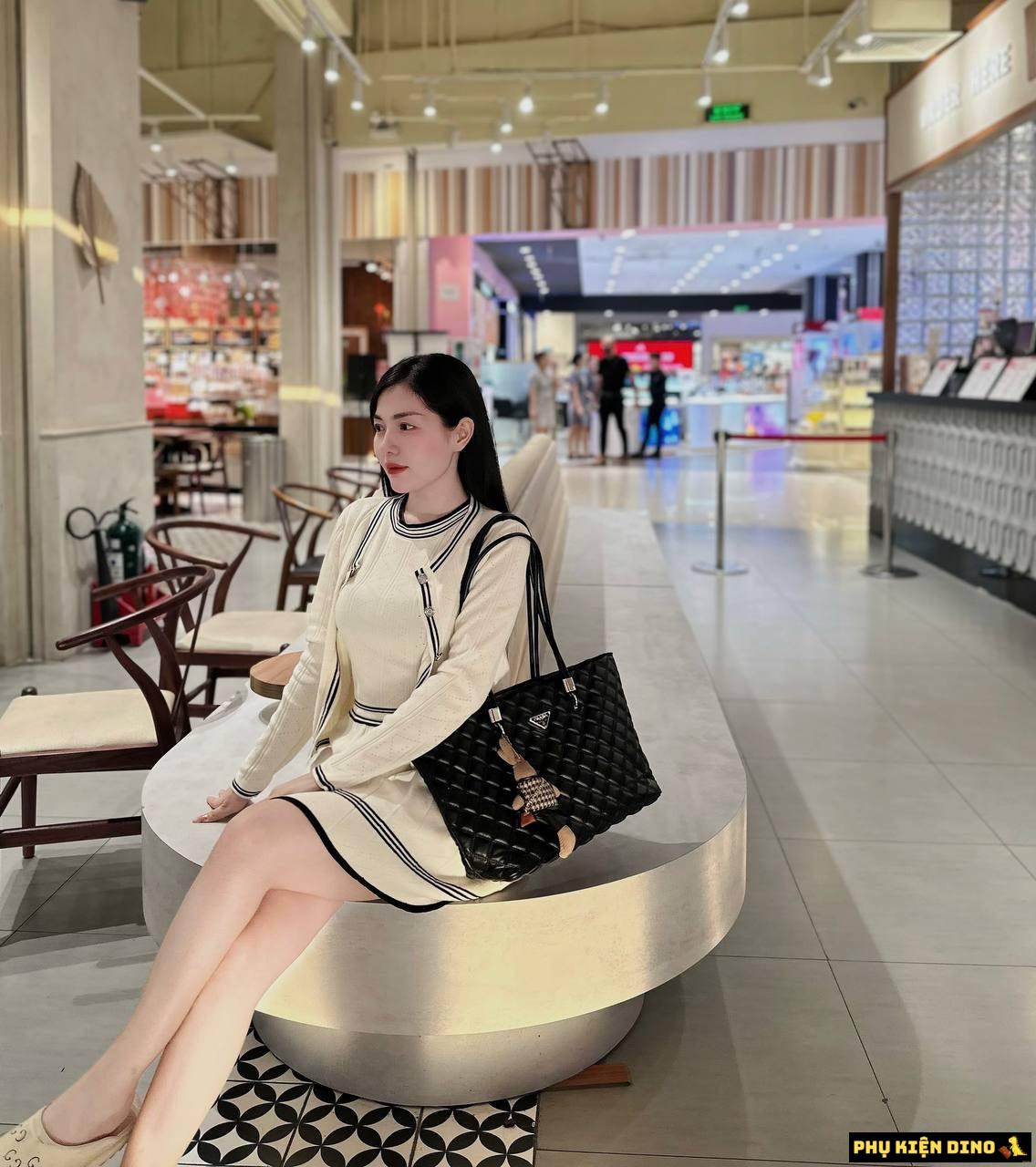 Túi Prada Tote Black Kèm Gấu 11 tui prada kem gau size 27
