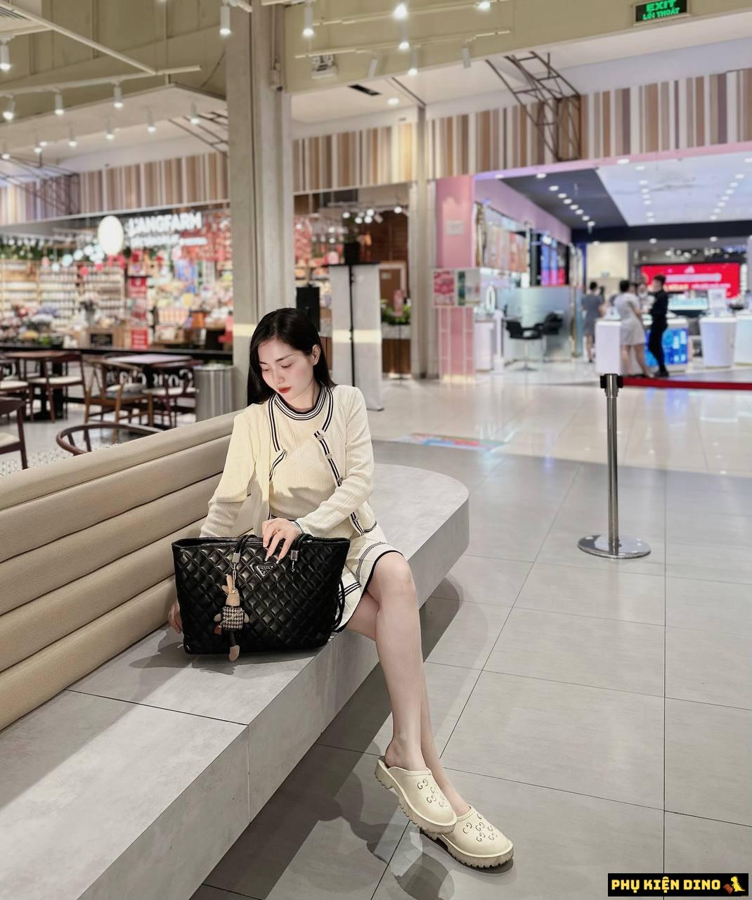 Túi Prada Tote Black Kèm Gấu 10 Túi Prada Màu Đen Tote
