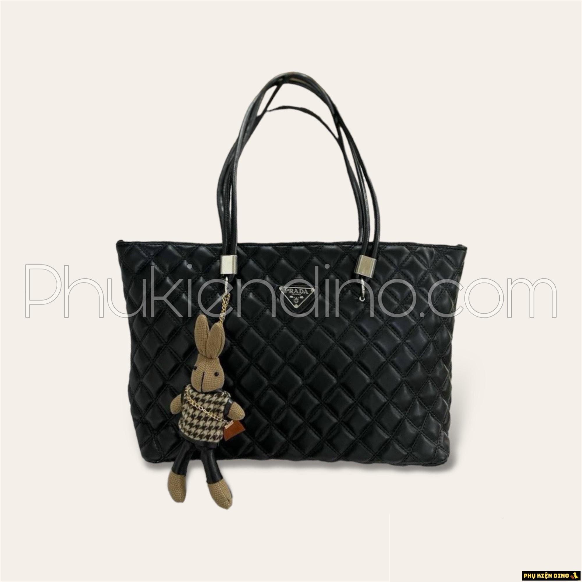 Túi Prada Tote Black Kèm Gấu 1 Túi Prada Tote Black Kèm Gấu