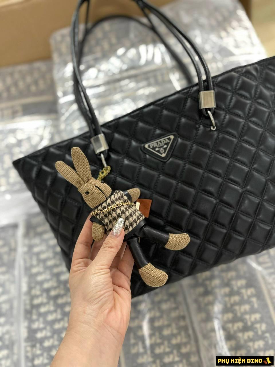 Túi Prada Tote Black Kèm Gấu 7 Túi Prada Tote Black