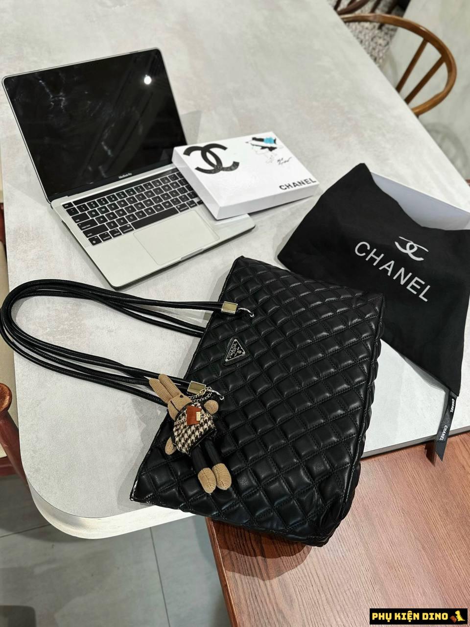 Túi Prada Tote Black Kèm Gấu 5 Túi Prada Tote màu Đen Kèm Gấu