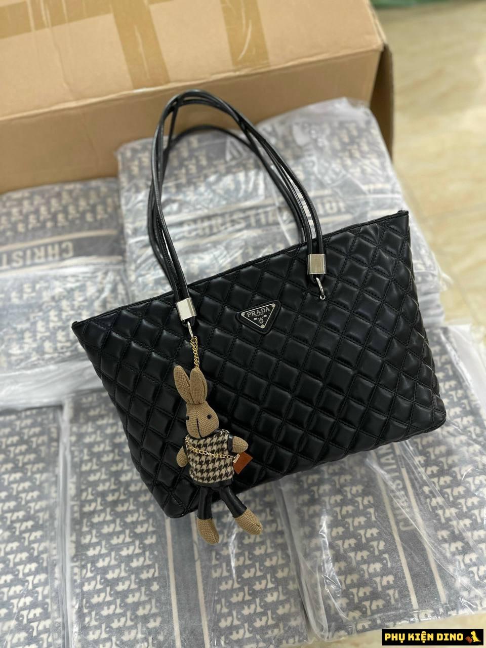 Túi Prada Tote Black Kèm Gấu 4 Túi Prada Tote Màu Đen