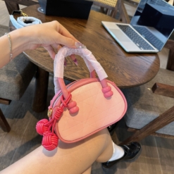 Túi Trống Quảng Châu Kèm Quả Cầu Màu Hồng