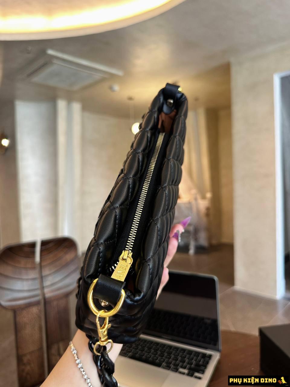 Túi Xách Nữ Chanel Hobo White Black Size 22 8 Túi Xách Nữ Chanel Hobo Màu Đen Size 22 Khóa Kéo
