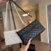 Túi Xách Nữ Chanel Hobo White Black Size 22