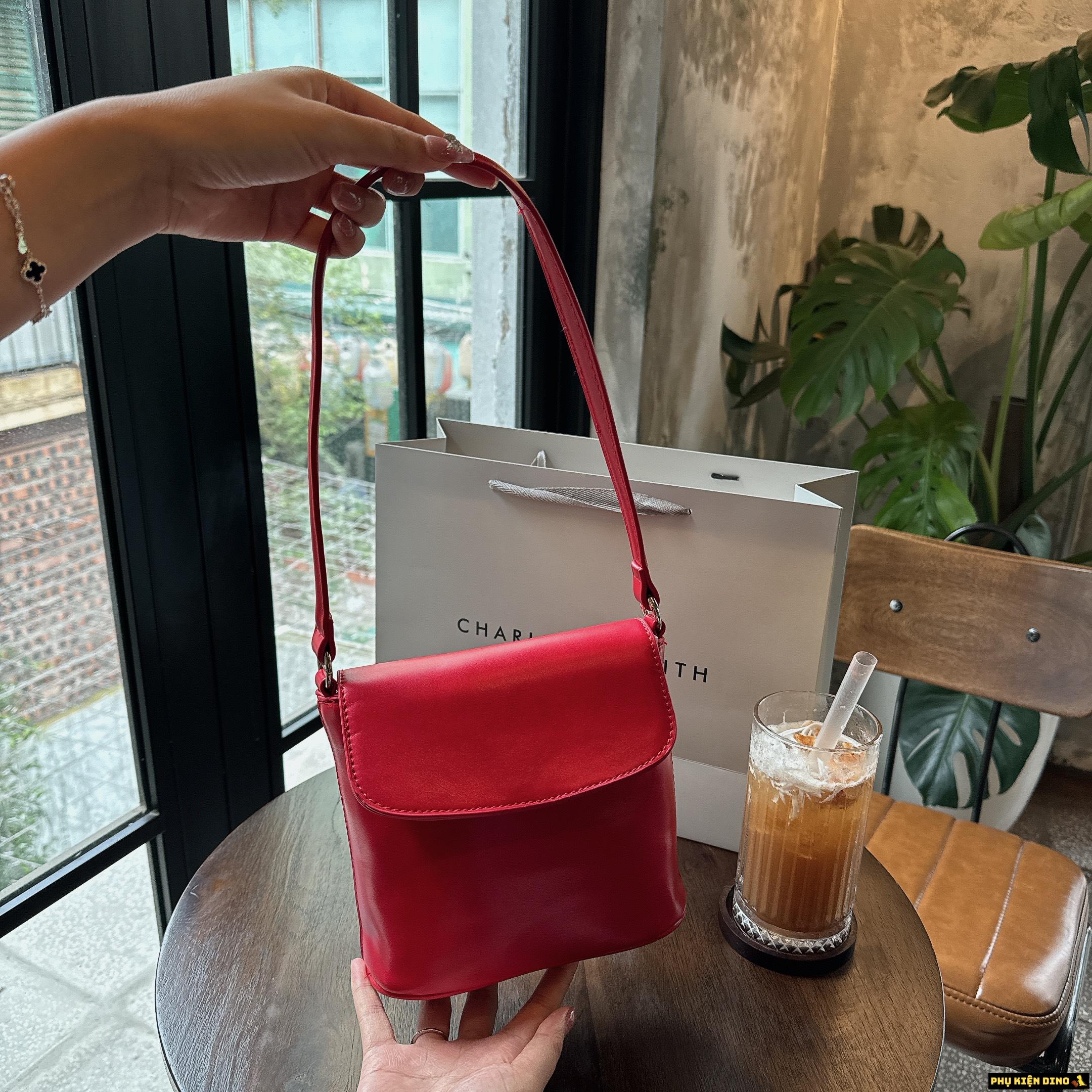 Túi Xách Nữ Charles & Keith Nắp Gập 3 Màu Trắng Đen Đỏ 7 Túi Xách Nữ Charles & Keith Nắp Gập Màu Đỏ