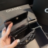 Túi Chanel Tay Cầm Dính Ngọc Mini 3 Màu Trắng Đen Hồng 20 Bên Trong Túi Chanel Tay Cầm Dính Ngọc Mini Màu Đen