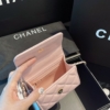 Bên Trong Túi Chanel Tay Cầm Dính Ngọc Mini Màu Hồng