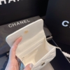 Túi Chanel Tay Cầm Dính Ngọc Mini 3 Màu Trắng Đen Hồng 22 Bên Trong Túi Chanel Tay Cầm Dính Ngọc Mini Màu Trắng