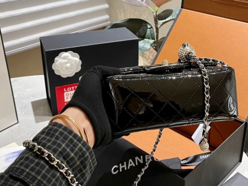 Túi Chanel Chuông Đính Đá Da Bóng