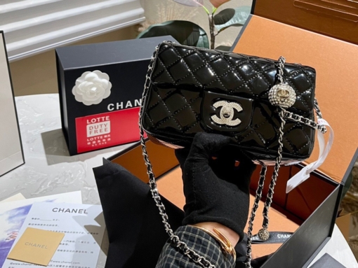 Túi Chanel Chuông Đính Đá Da Bóng Size 19 Màu Đen