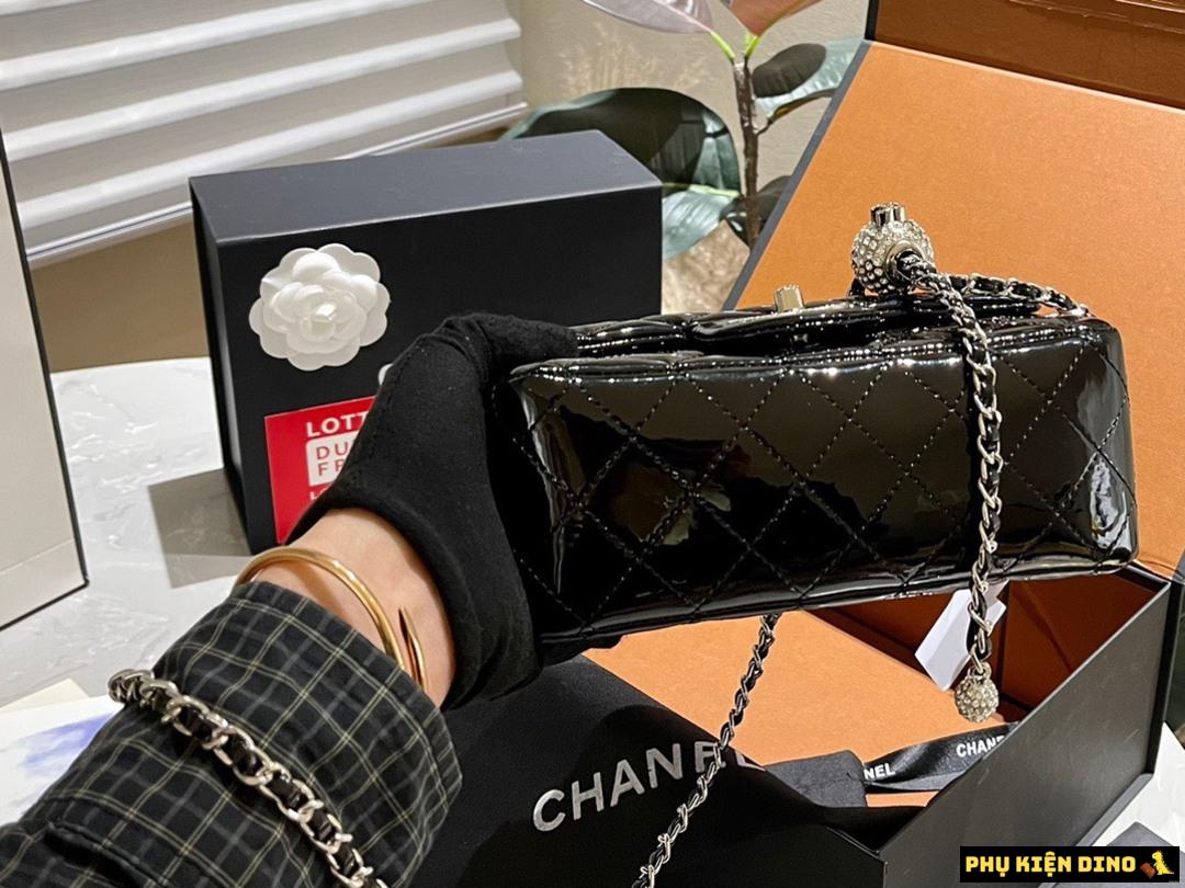 Túi Chanel Chuông Đính Đá Da Bóng Size 19 Màu Đen 7 Túi Chanel Chuông Đính Đá Da Bóng