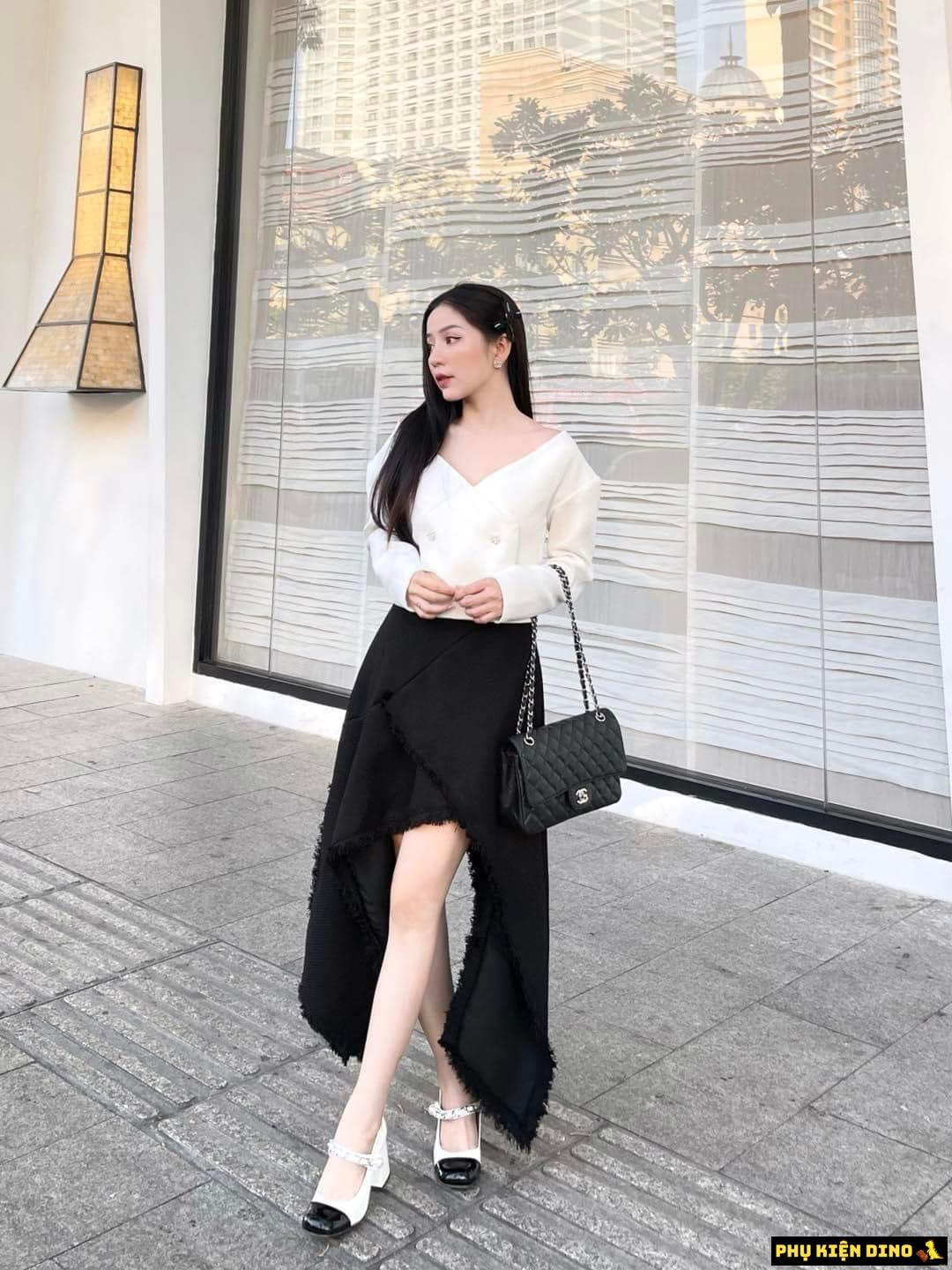 Túi Chanel Classic CC Da Caviar Khóa Vàng 2 Màu Đen Kem 9 tui chanel classic black