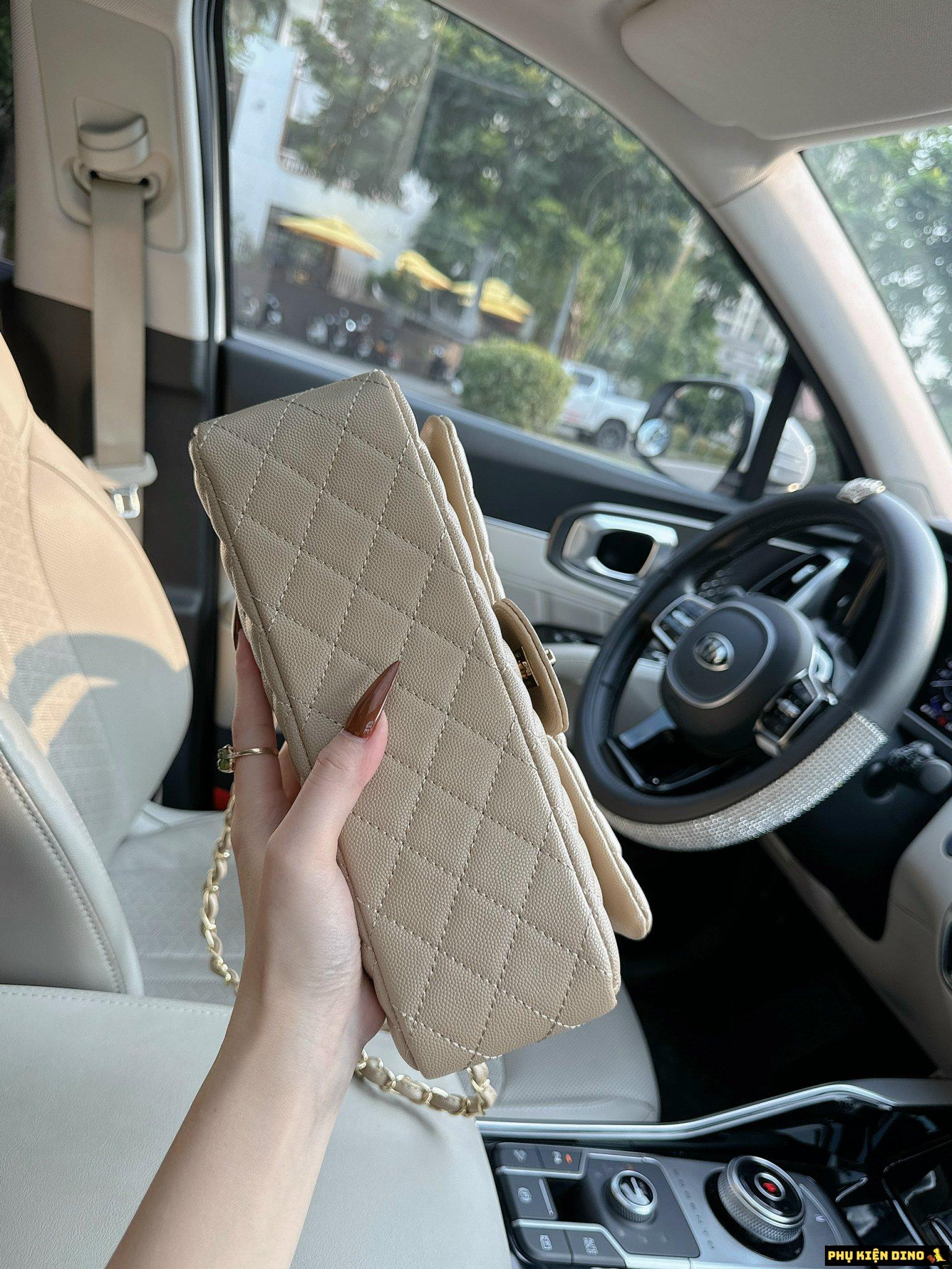 Túi Chanel Classic CC Da Caviar Khóa Vàng 2 Màu Đen Kem 8 Túi Chanel Classic CC Da Caviar