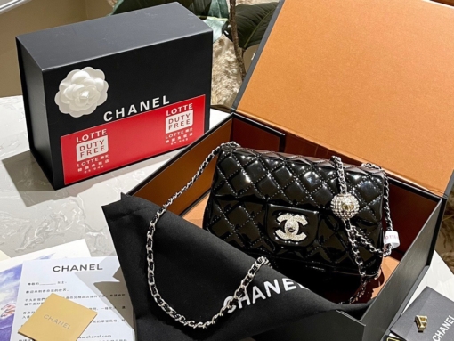 Túi Chanel Da Bóng Màu Đen
