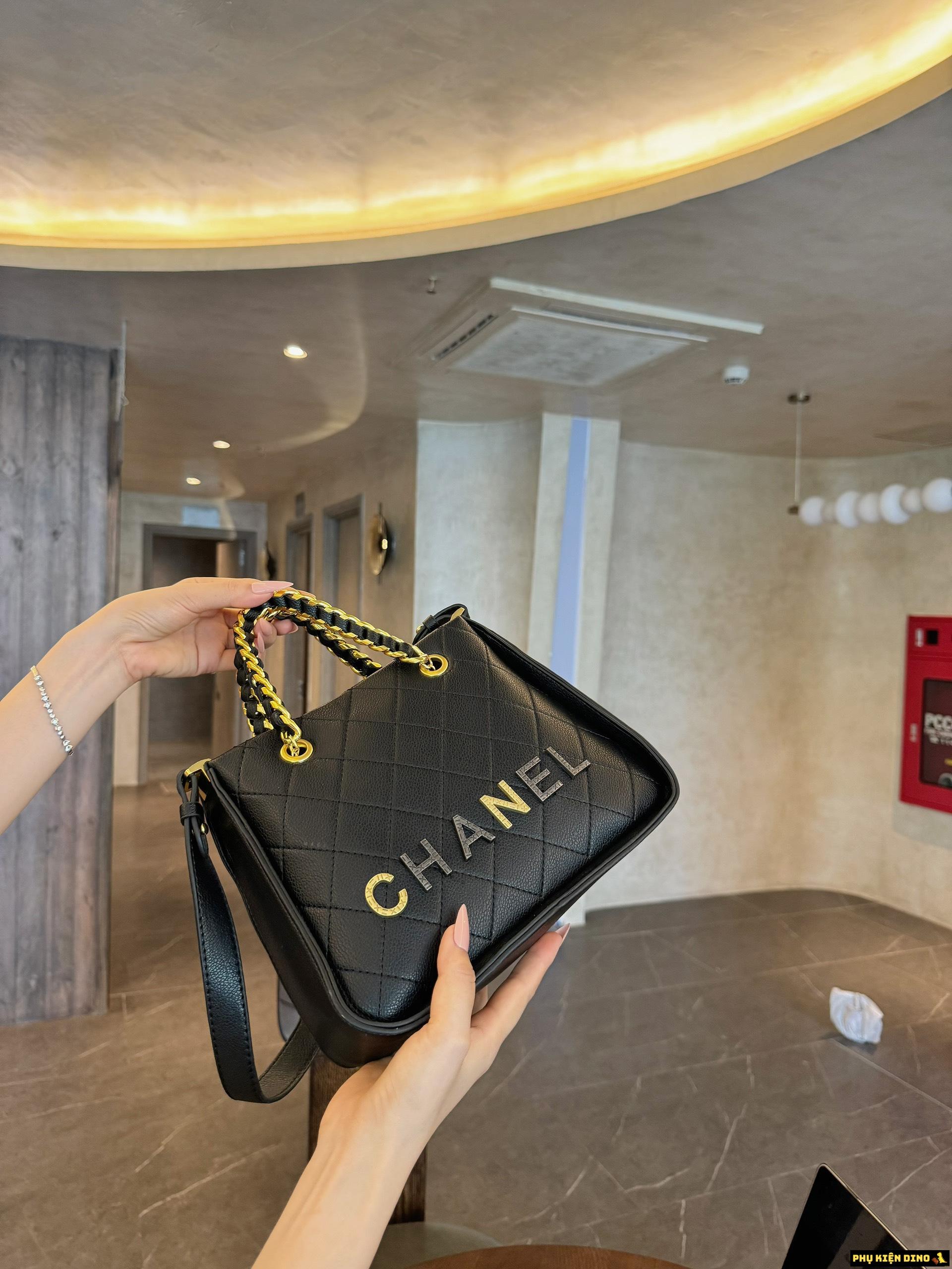 Túi Chanel Công Sở Kèm Dây Size 23 Màu Trắng Đen 5 Túi Chanel Màu Đen Logo Vàng