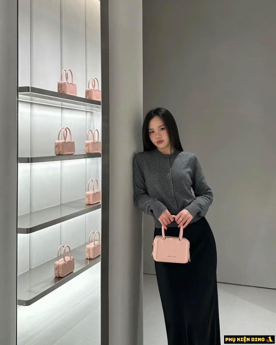 Túi Charles & Keith CNK Tote Phom Chữ Nhật Perline Elongated 6 Túi Charles & Keith CNK Tote Form Chữ Nhật màu Hồng