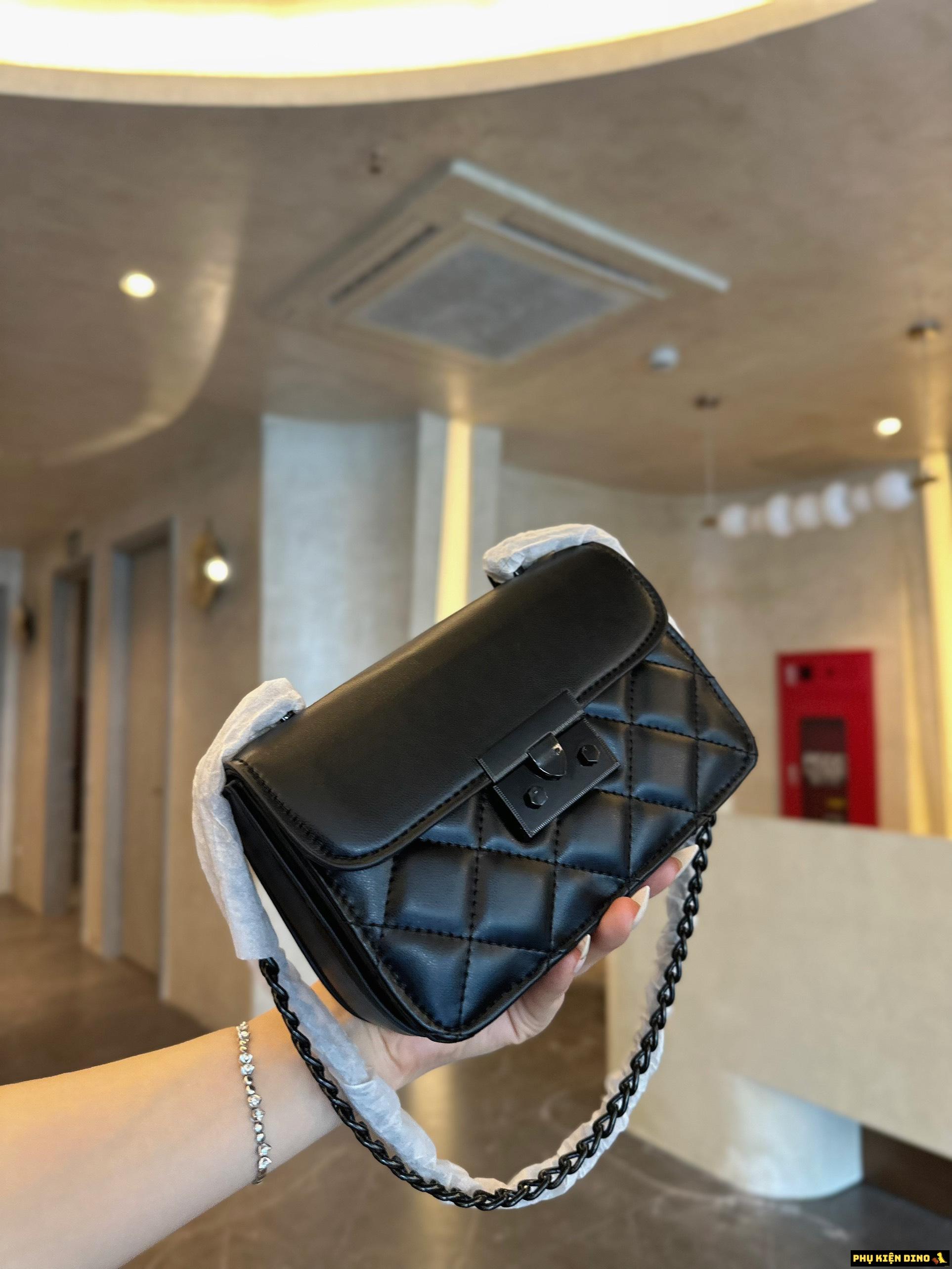 Túi Charles & Keith CNK Màu Đen Nắp Trơn Ô Trám 6 Túi CNK Màu Đen Nắp Trơn Ô Trám