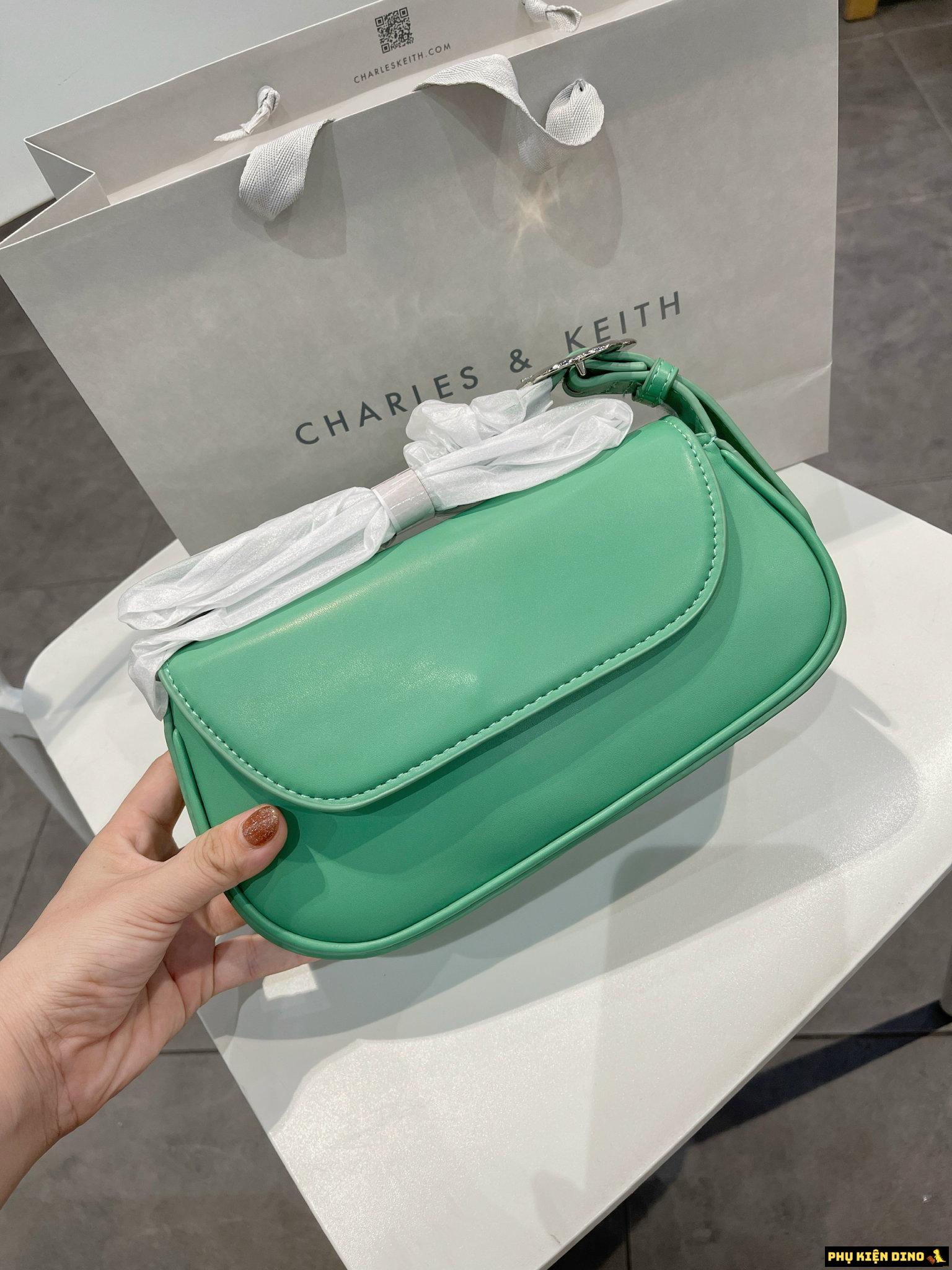 Túi Charles & Keith CNK Petra Asymmetrical Front Flap Bag 8 Túi CNK Petra Asymmetrical Front Flap Bag Màu Xanh lá