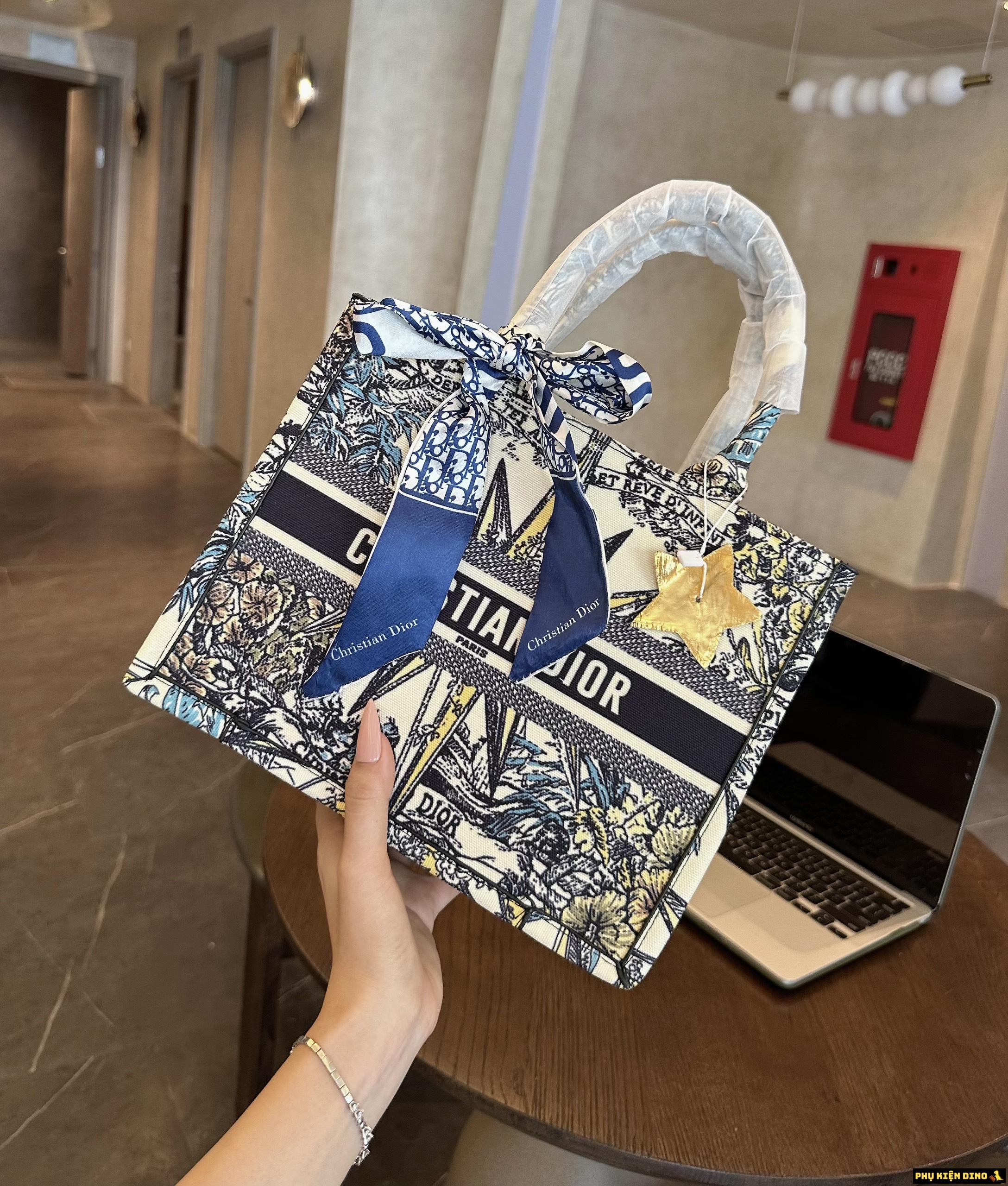 Túi ToTe Dior Book Large Họa Tiết 5 Túi Công sở Dior Tote Xanh Dương Trắng