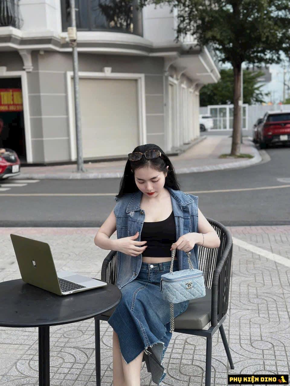 Túi Cốp Chanel Hoa Hồng Màu Xanh Denim Size 20 3 Túi Cốp Chanel Hoa Hồng Màu Xanh Denim