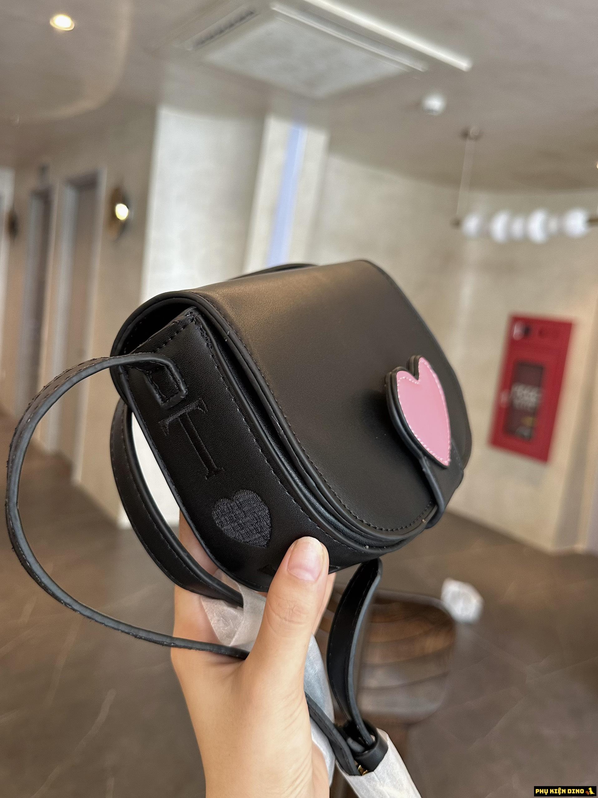 Túi Đeo Chéo Trái Tim Khóa Belt Xinh Xắn Hồng Đen Trắng 8 Túi Đeo Chéo Quảng Châu Cao cấp Khóa Trái Tim Màu Đen