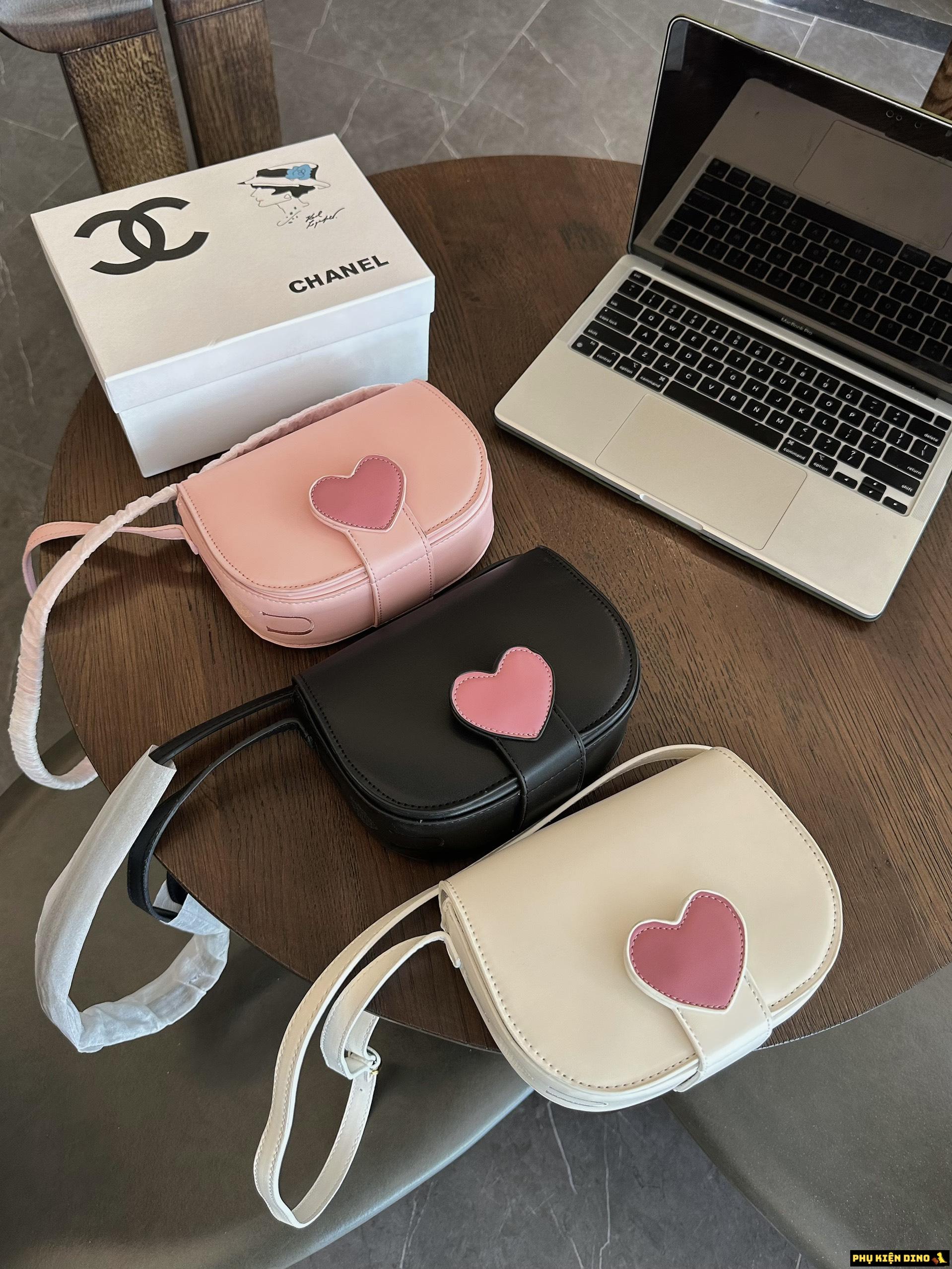 Túi Đeo Chéo Trái Tim Khóa Belt Xinh Xắn Hồng Đen Trắng 1 Túi Đeo Chéo Trái Tim Khóa Belt Xinh Xắn Hồng Đen Trắng