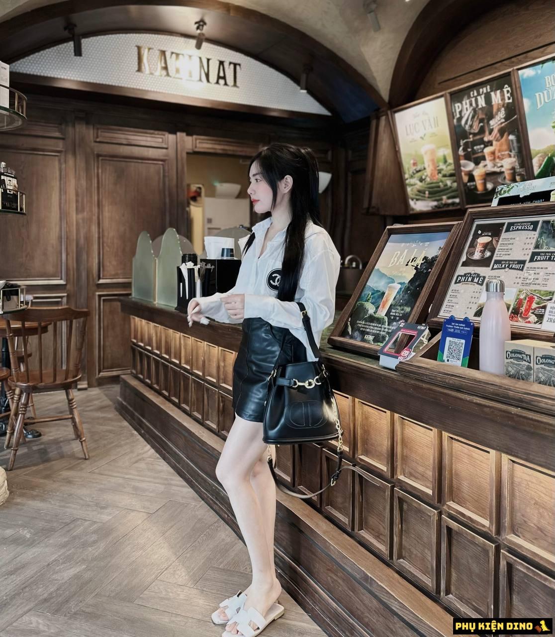 Túi Giỏ Xách Christian Dior Calfskin Medium Cest Size 25 Màu Đen Trắng 10 Túi Giỏ Xách Christian Dior Calfskin Medium Cest Size 25 Màu Đen Trắng