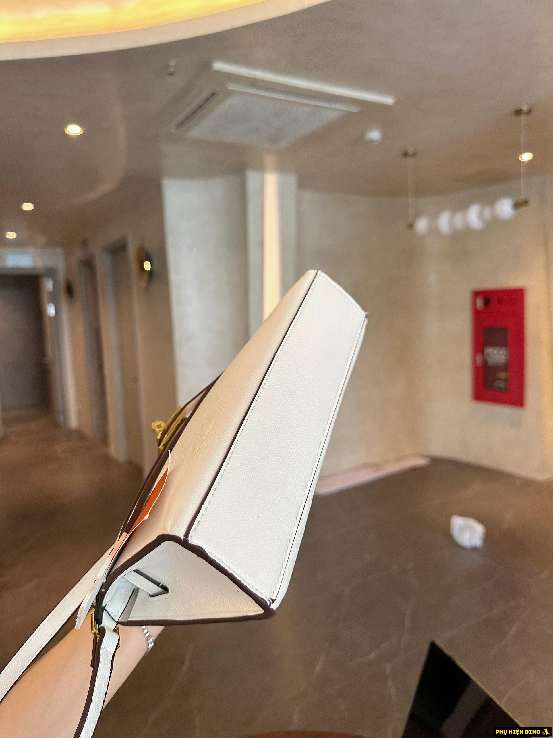 Túi Hermes Kelly Size 22 Trắng Đen Đỏ Đô 4 Túi Hermes Kelly Size 22 Trắng Kẹp Nách