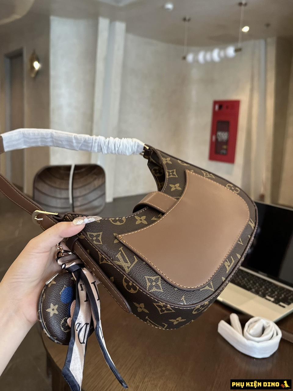 Túi Xách Nữ Louis Vuitton LV Màu Nâu Kèm Gương Mickey 8 Túi LV Màu Nâu Kèm Gương Mickey