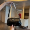 Túi Đeo Vai Prada Cleo Brushed Da Bóng 3 Màu Đen Trắng Đỏ 17 Túi Prada Dáng Bầu Màu Đen Da Bóng