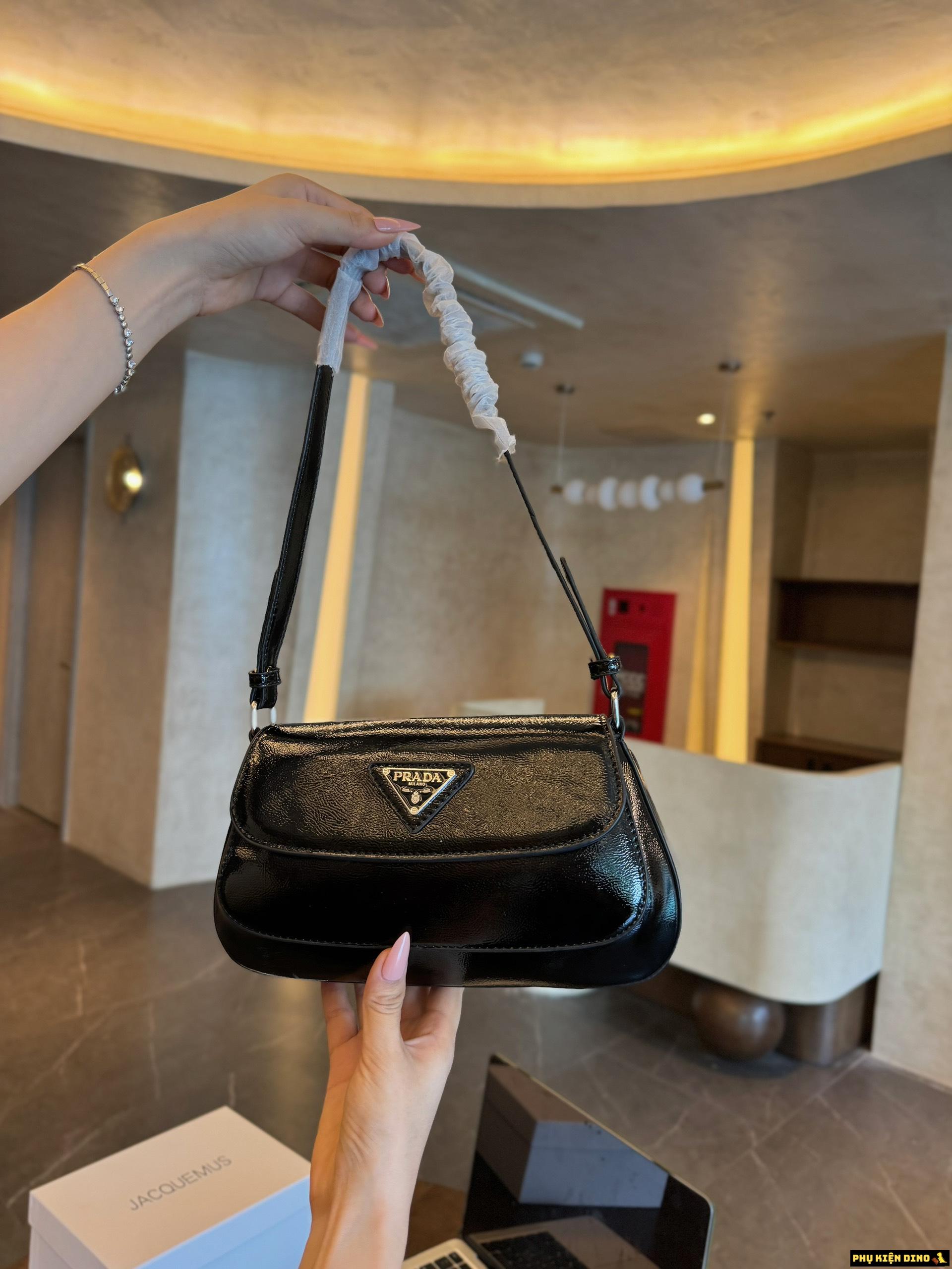 Túi Đeo Vai Prada Cleo Brushed Da Bóng 3 Màu Đen Trắng Đỏ 7 Túi Prada Dáng Bầu Màu Đen Da Bóng