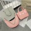 Túi Xách Nữ Prada Dáng Thuyền 2 Màu Đen Hồng 15 tui prada dang thuyen mau hong