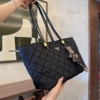 Túi Prada Tote Black Kèm Gấu Vải Dù Đen Hồng 23 Túi Prada Tote Black Kèm Gấu Vải Dù Đen
