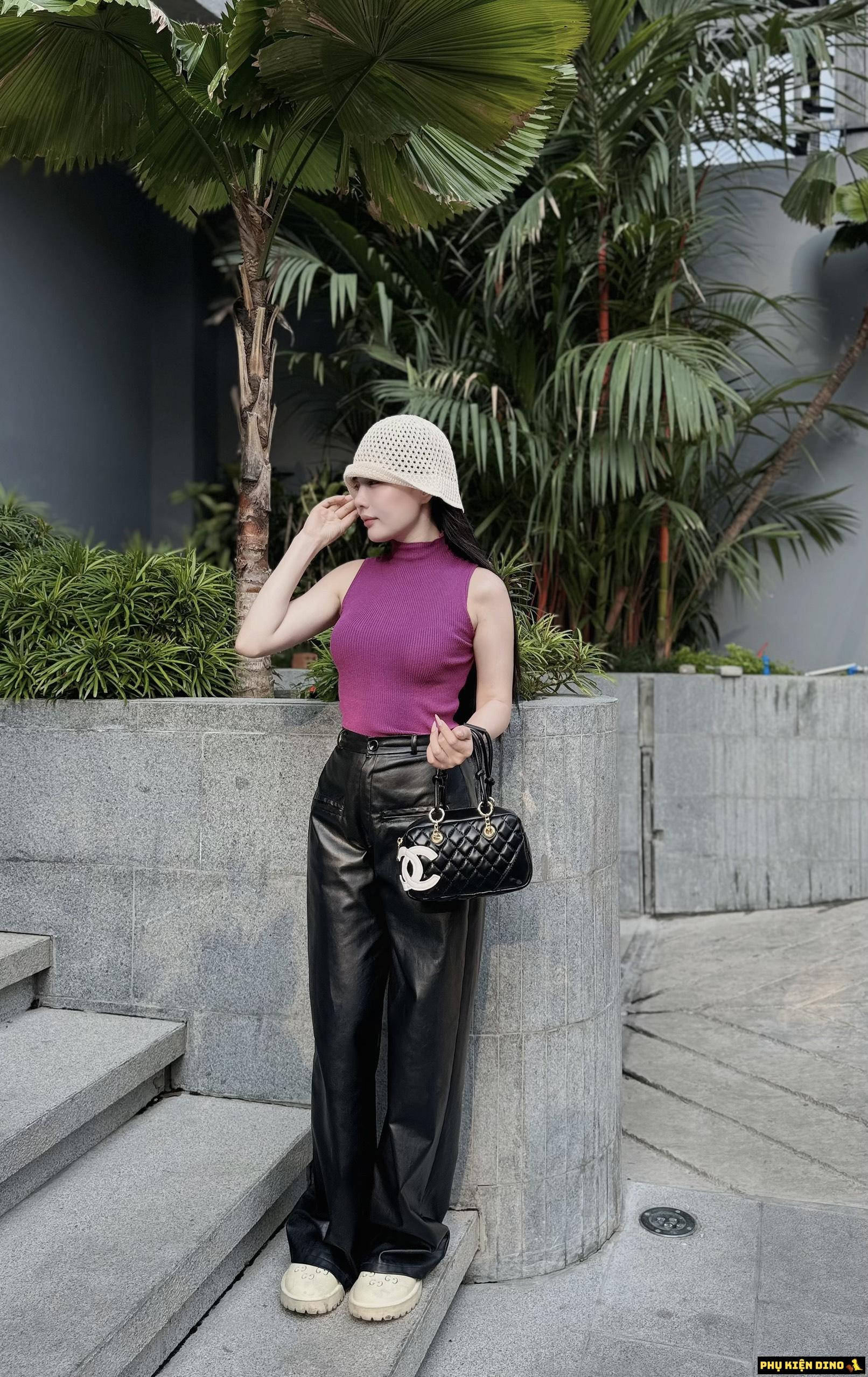 Túi Trống Xách Tay Chanel Logo 1 Bên 2 Màu Đen Trắng 9 Túi Trống Xách Tay Chanel Logo 1 Bên 2 Màu Đen Trắng